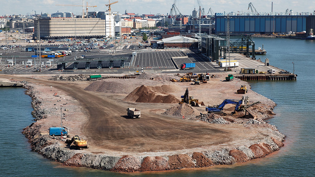 Rakennustyöt käynnissä Helsingin satamassa.
